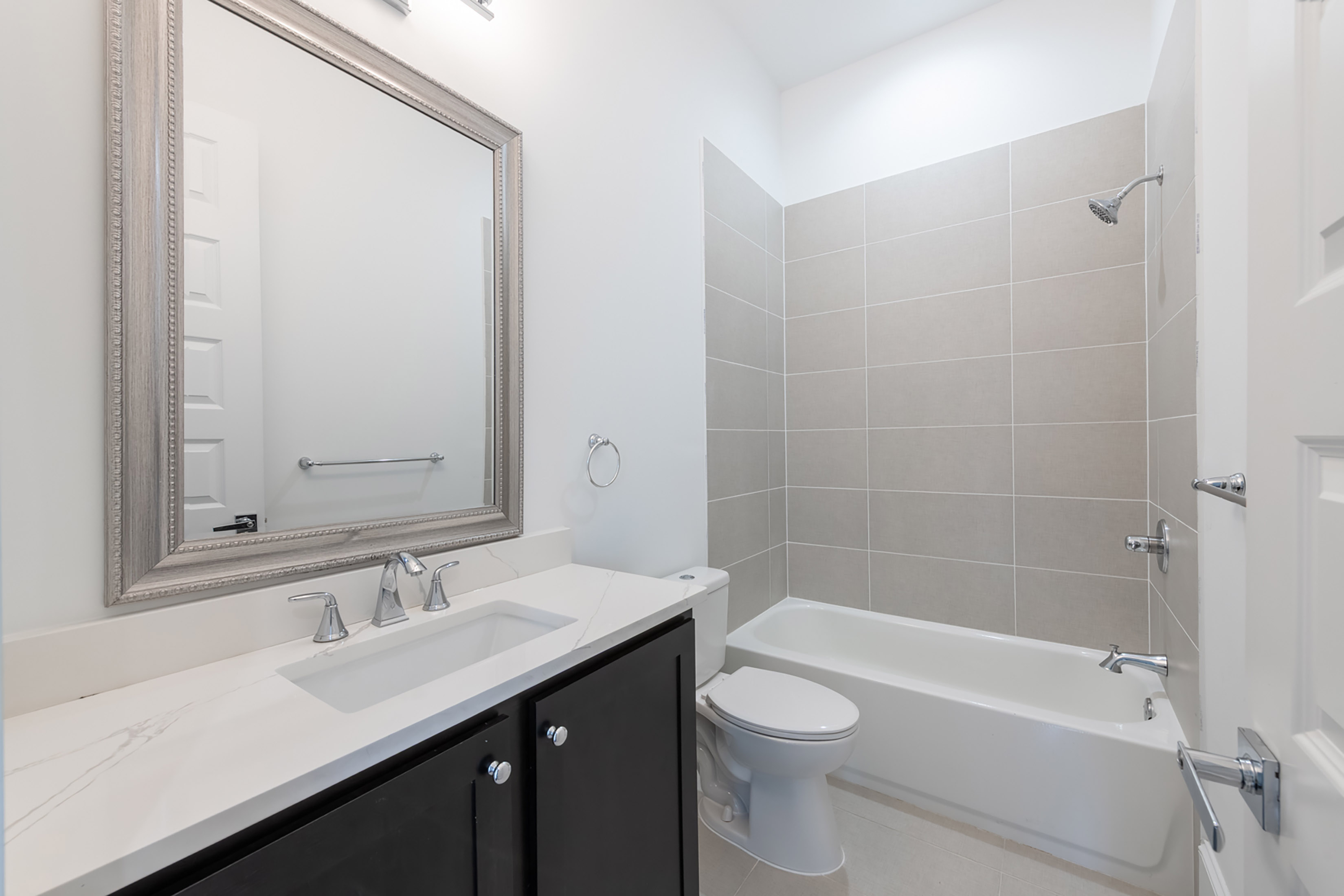  Stunning Four Level Move-in Ready Townhome - 物件實景