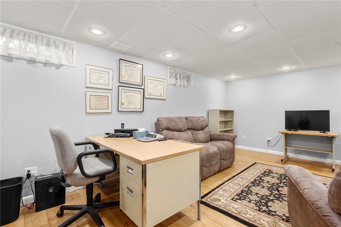 North Kingstown, Rhode Island, 02852, United States, 4 Bedrooms Bedrooms, ,2 BathroomsBathrooms,Residential,For Sale,1987787