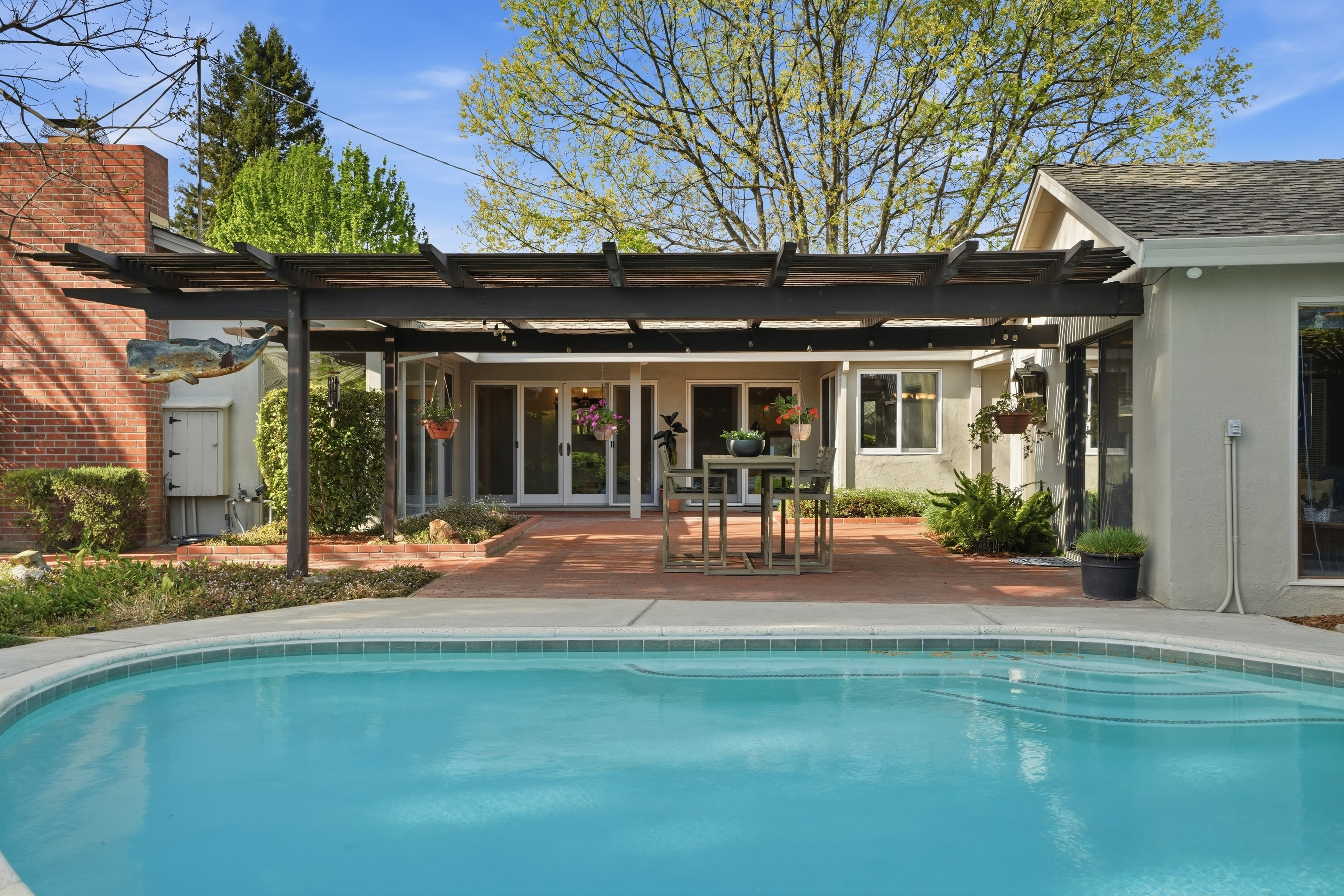  Single-Level Rancher in Coveted Neighborhood - 物件實景