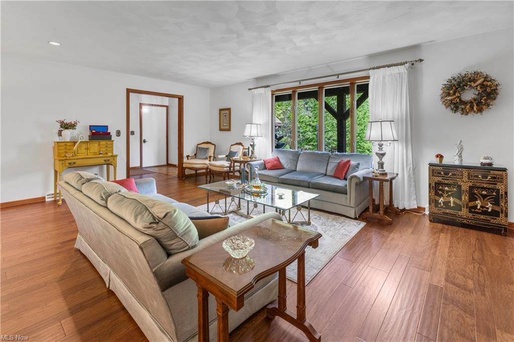 Chester, West Virginia, 26034, United States, 4 Bedrooms Bedrooms, ,3 BathroomsBathrooms,Residential,For Sale,1974553