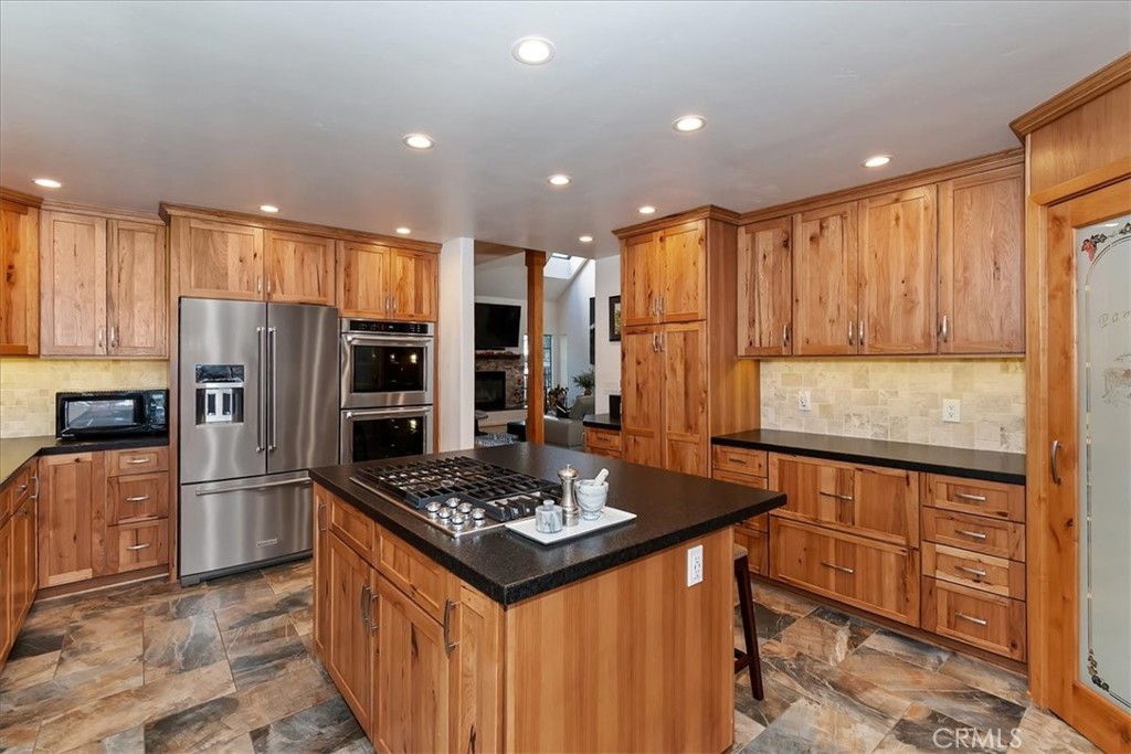 Lake Arrowhead, California, 92352, United States, 4 Bedrooms Bedrooms, ,3 BathroomsBathrooms,Residential,For Sale,1998822