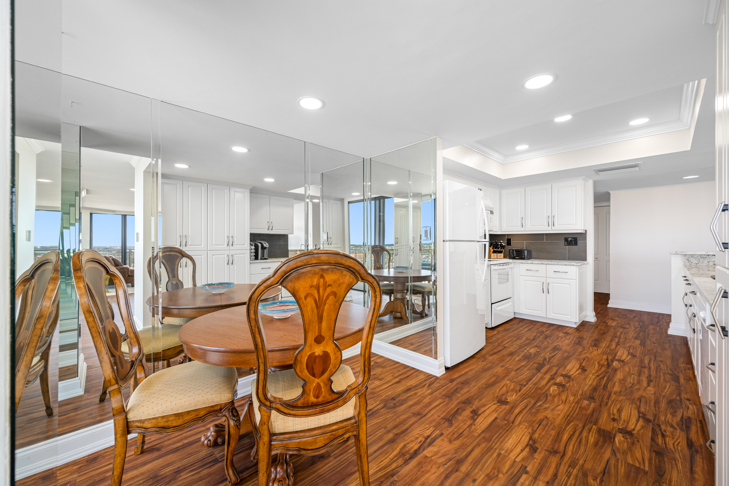 Treasure Island, Florida, 33706, United States, 2 Bedrooms Bedrooms, ,2 BathroomsBathrooms,Residential,For Sale,1998023