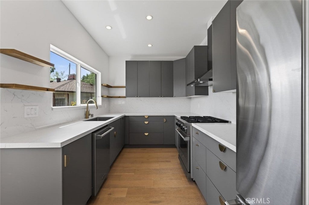 Los Angeles, California, 90026, United States, 3 Bedrooms Bedrooms, ,3 BathroomsBathrooms,Residential,For Sale,2040184