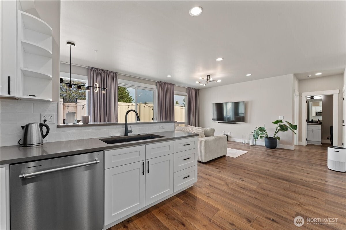 East Wenatchee, Washington, 98802, United States, 2 Bedrooms Bedrooms, ,2 BathroomsBathrooms,Residential,For Sale,1942009