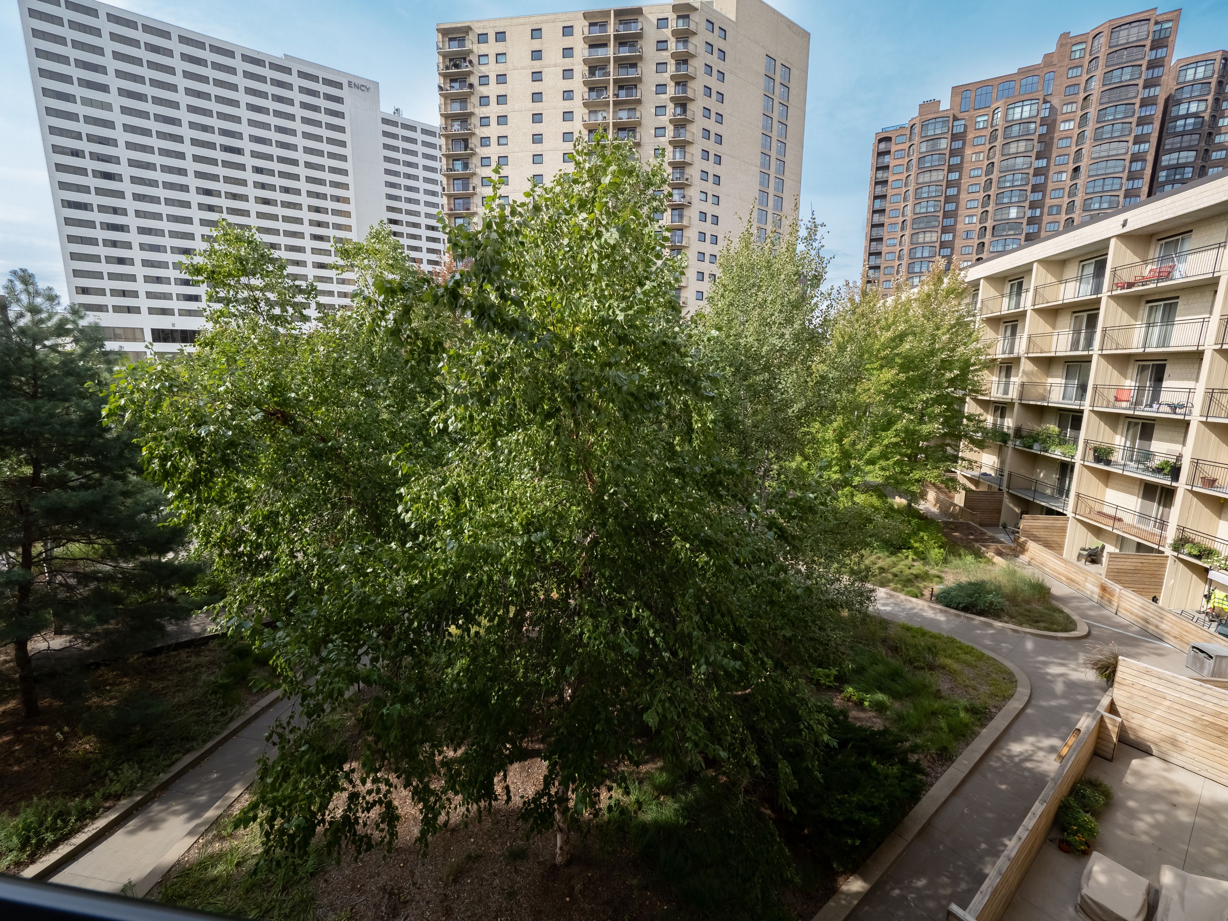  Fully Reimagined for Refined Downtown Living - 物件實景