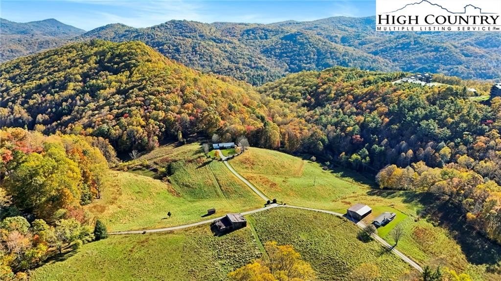 Banner Elk, North Carolina, 28604, United States, 2 Bedrooms Bedrooms, ,2 BathroomsBathrooms,Residential,For Sale,1977010