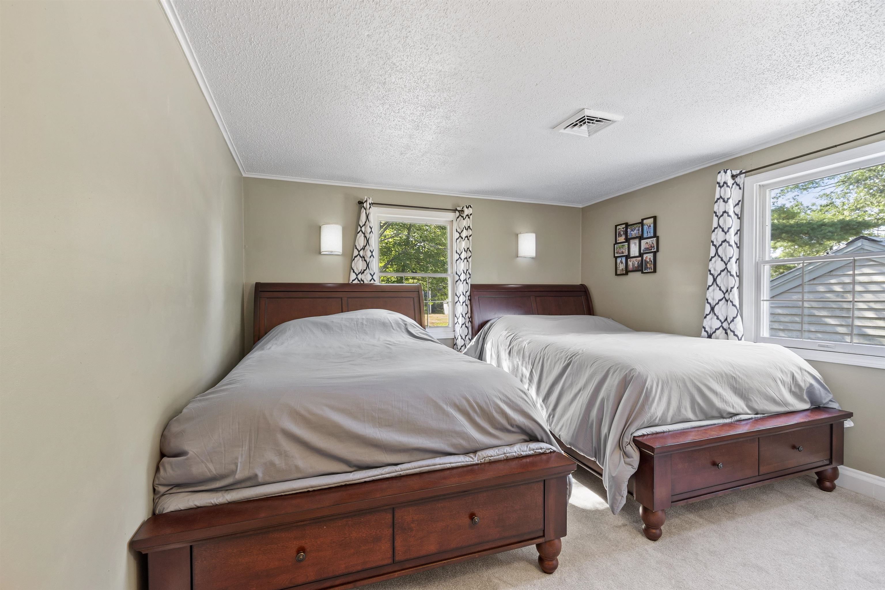 Kingston, New Hampshire, 03848, United States, 4 Bedrooms Bedrooms, ,2 BathroomsBathrooms,Residential,For Sale,1917052