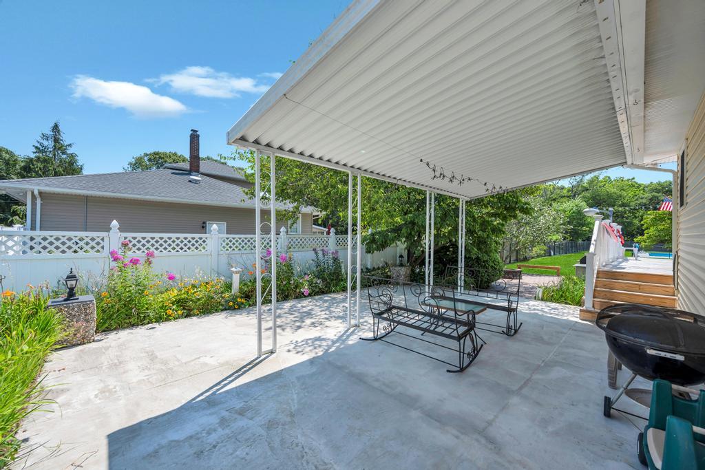 Islip Terrace, New York, 11752, United States, 3 Bedrooms Bedrooms, ,3 BathroomsBathrooms,Residential,For Sale,1898888