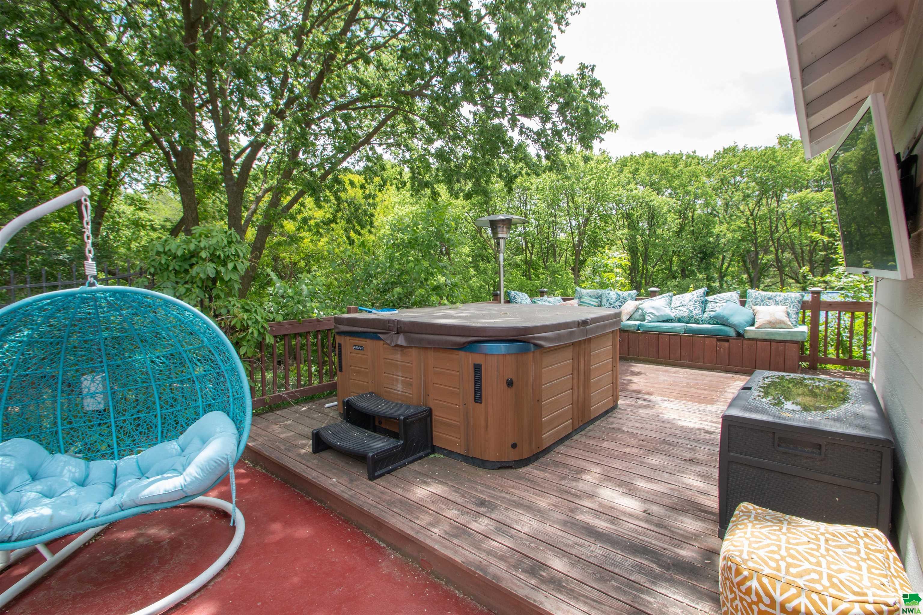 Sioux City, Iowa, 51103, United States, 5 Bedrooms Bedrooms, ,3 BathroomsBathrooms,Residential,For Sale,1824079