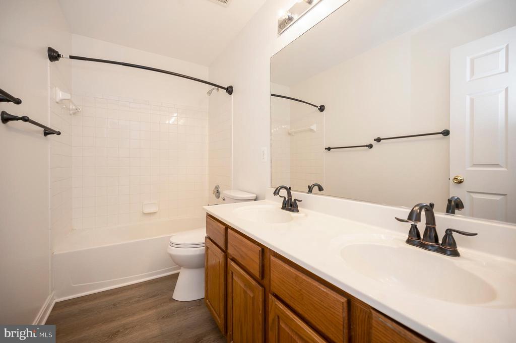 Bealeton, Virginia, 22712, United States, 6 Bedrooms Bedrooms, ,4 BathroomsBathrooms,Residential,For Sale,1916093