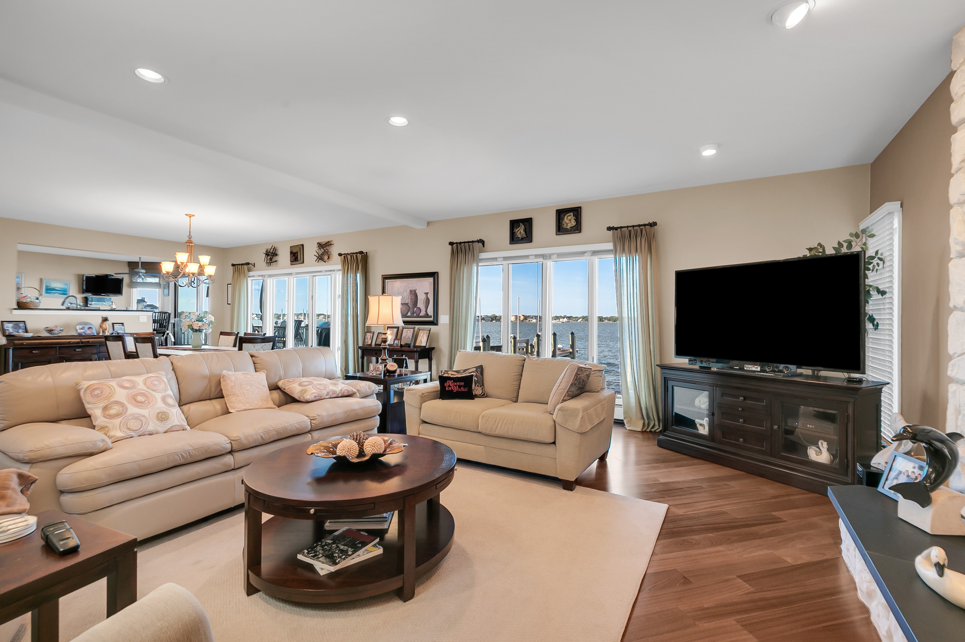  A Rare Bayfront Retreat on Silver Bay - 物件實景