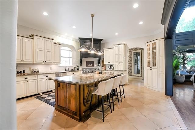 Tahlequah, Oklahoma, 74464, United States, 5 Bedrooms Bedrooms, ,5 BathroomsBathrooms,Residential,For Sale,1987377