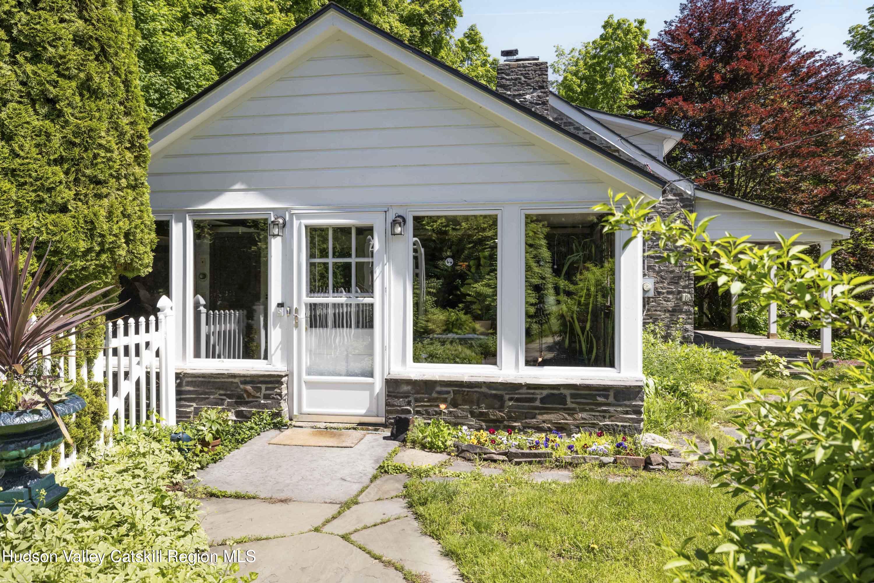 Saugerties, New York, 12477, United States, 2 Bedrooms Bedrooms, ,2 BathroomsBathrooms,Residential,For Sale,1827132