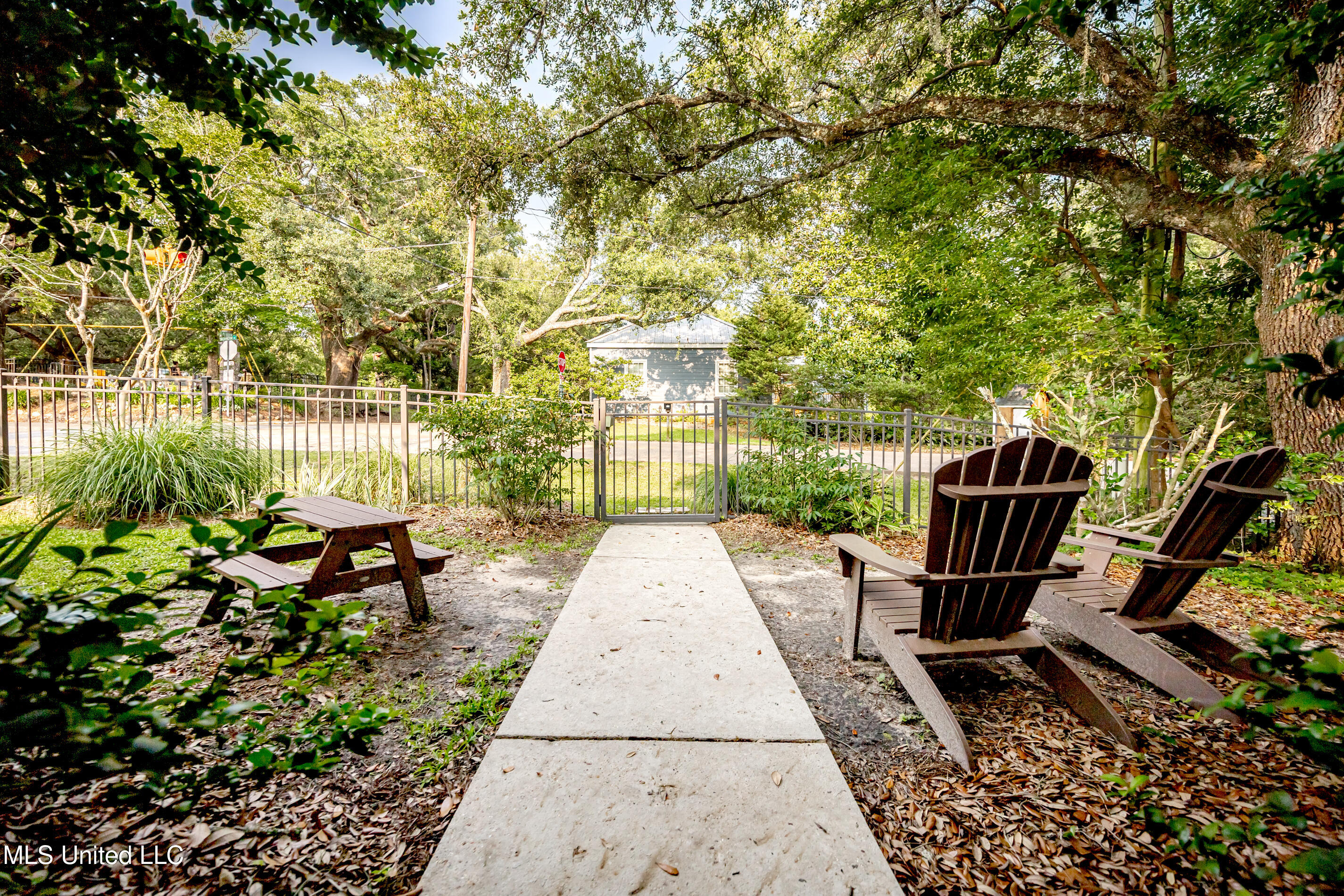 Ocean Springs, Mississippi, 39564, United States, 3 Bedrooms Bedrooms, ,2 BathroomsBathrooms,Residential,For Sale,1847227