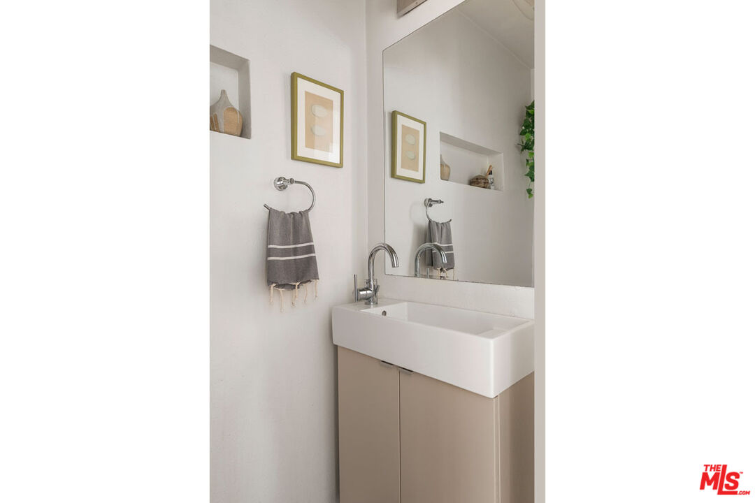 Los Angeles, California, 90026, United States, 3 Bedrooms Bedrooms, ,3 BathroomsBathrooms,Residential,For Sale,2003462