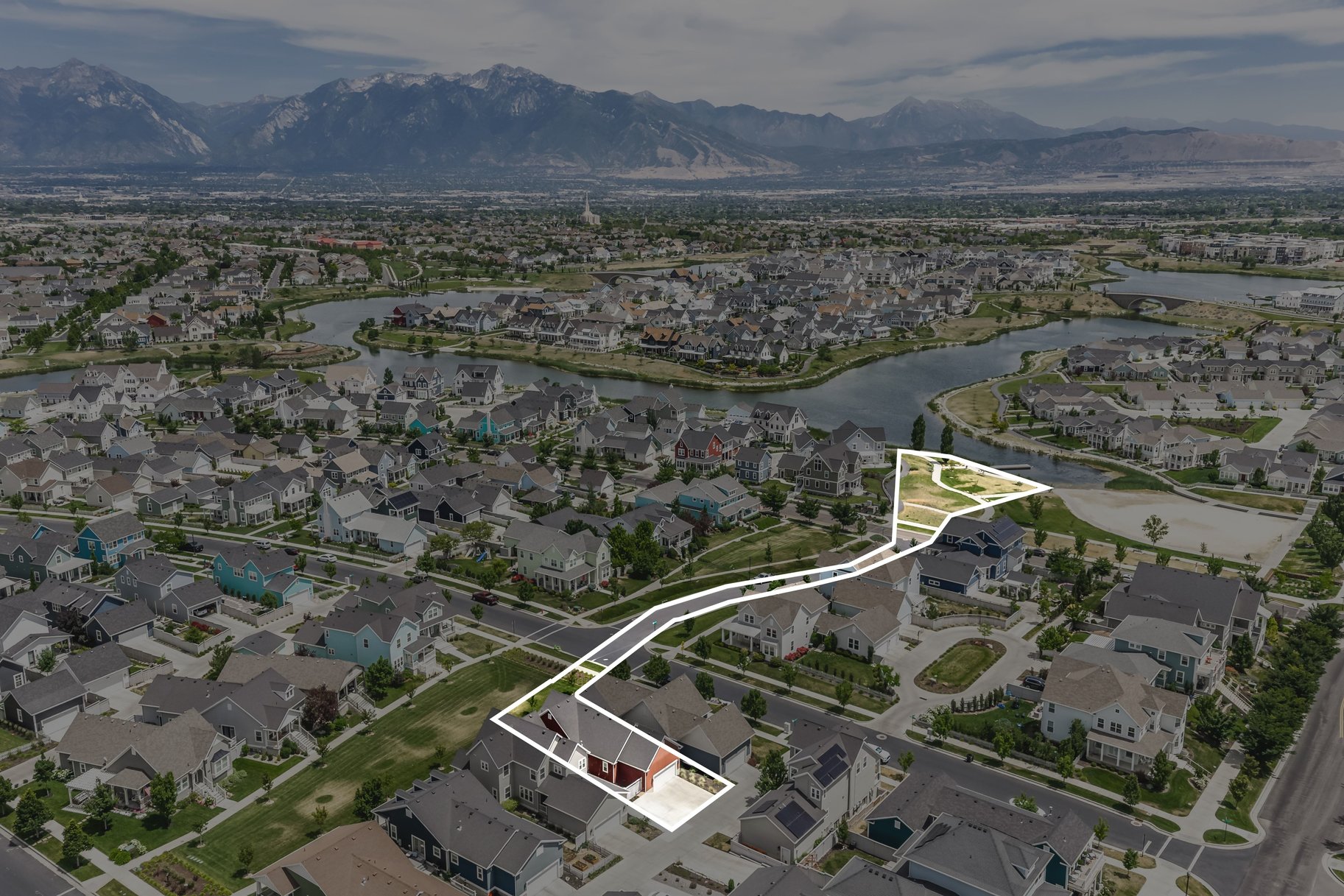  Move-In Ready in Daybreak — Steps from the Lake, Loaded with Custom Upgrades - 物件實景