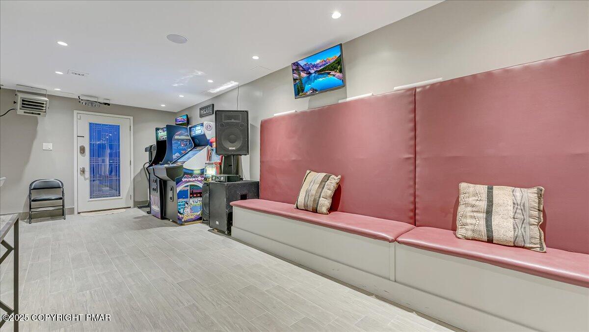 East Stroudsburg, Pennsylvania, 18302, United States, 5 Bedrooms Bedrooms, ,4 BathroomsBathrooms,Residential,For Sale,1980579