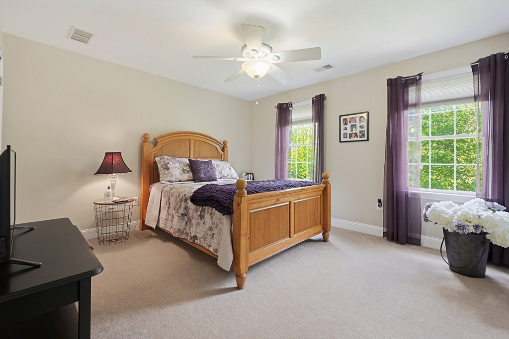 Northbridge, Massachusetts, 01534, United States, 4 Bedrooms Bedrooms, ,2 BathroomsBathrooms,Residential,For Sale,1977320