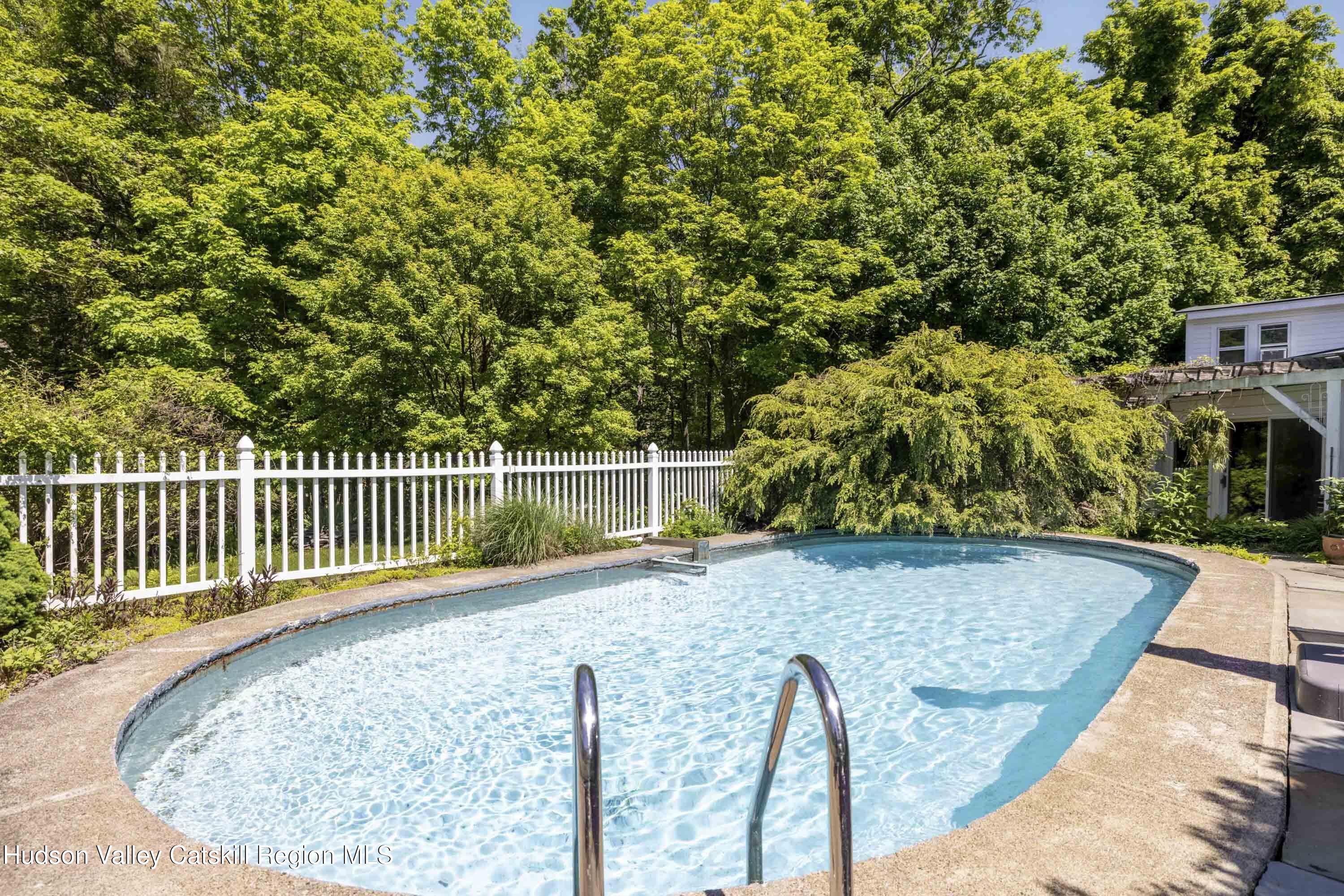 Saugerties, New York, 12477, United States, 2 Bedrooms Bedrooms, ,2 BathroomsBathrooms,Residential,For Sale,1827132