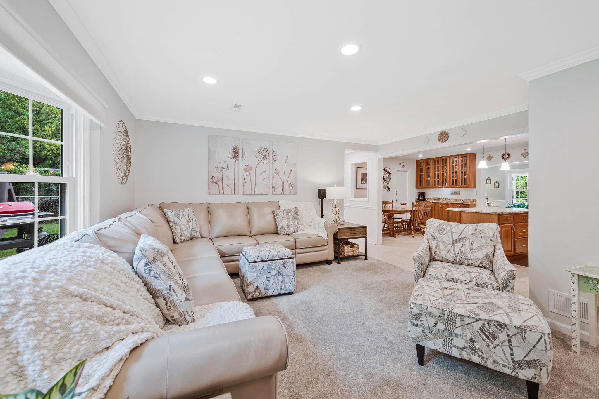 Bowie, Maryland, 20716, United States, 4 Bedrooms Bedrooms, ,2 BathroomsBathrooms,Residential,For Sale,2048193