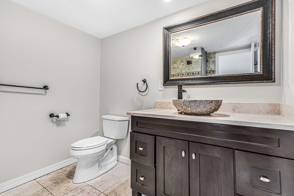 Newton, Massachusetts, 02467, United States, 2 Bedrooms Bedrooms, ,2 BathroomsBathrooms,Residential,For Sale,1847523
