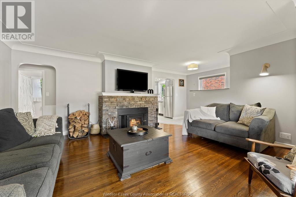 WINDSOR, Ontario, N8P 1C1, CA, 3 Bedrooms Bedrooms, ,2 BathroomsBathrooms,Residential,For Sale,1882295