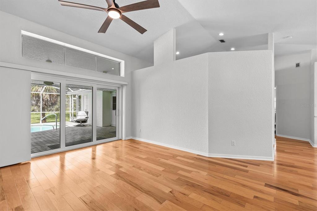 Tarpon Springs, Florida, 34689, United States, 3 Bedrooms Bedrooms, ,2 BathroomsBathrooms,Residential,For Sale,1941814