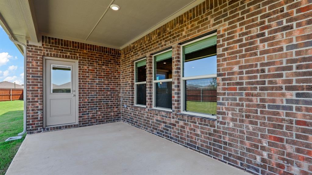 Mansfield, Texas, 76063, United States, 5 Bedrooms Bedrooms, ,3 BathroomsBathrooms,Residential,For Sale,1937196