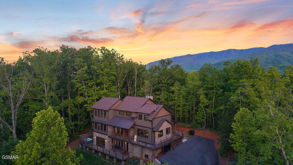 Gatlinburg, Tennessee, 37738, United States, 3 Bedrooms Bedrooms, ,5 BathroomsBathrooms,Residential,For Sale,2034960