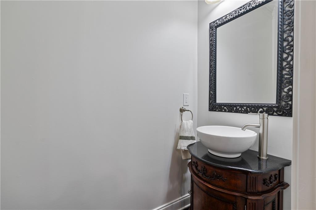 Sandy Springs, Georgia, 30328, United States, 2 Bedrooms Bedrooms, ,4 BathroomsBathrooms,Residential,For Sale,1923426