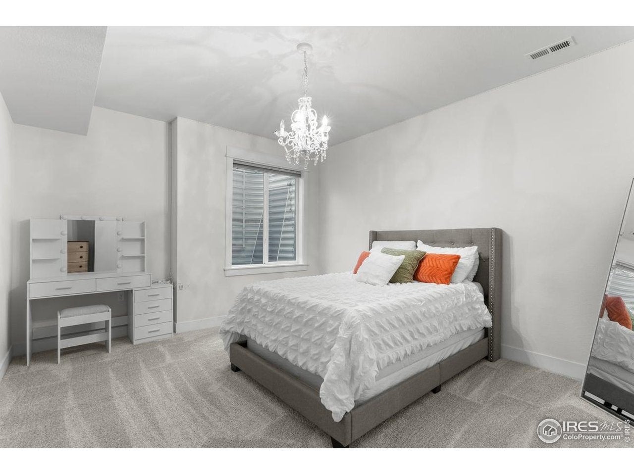 Windsor, Colorado, 80550, United States, 6 Bedrooms Bedrooms, ,4 BathroomsBathrooms,Residential,For Sale,1996243