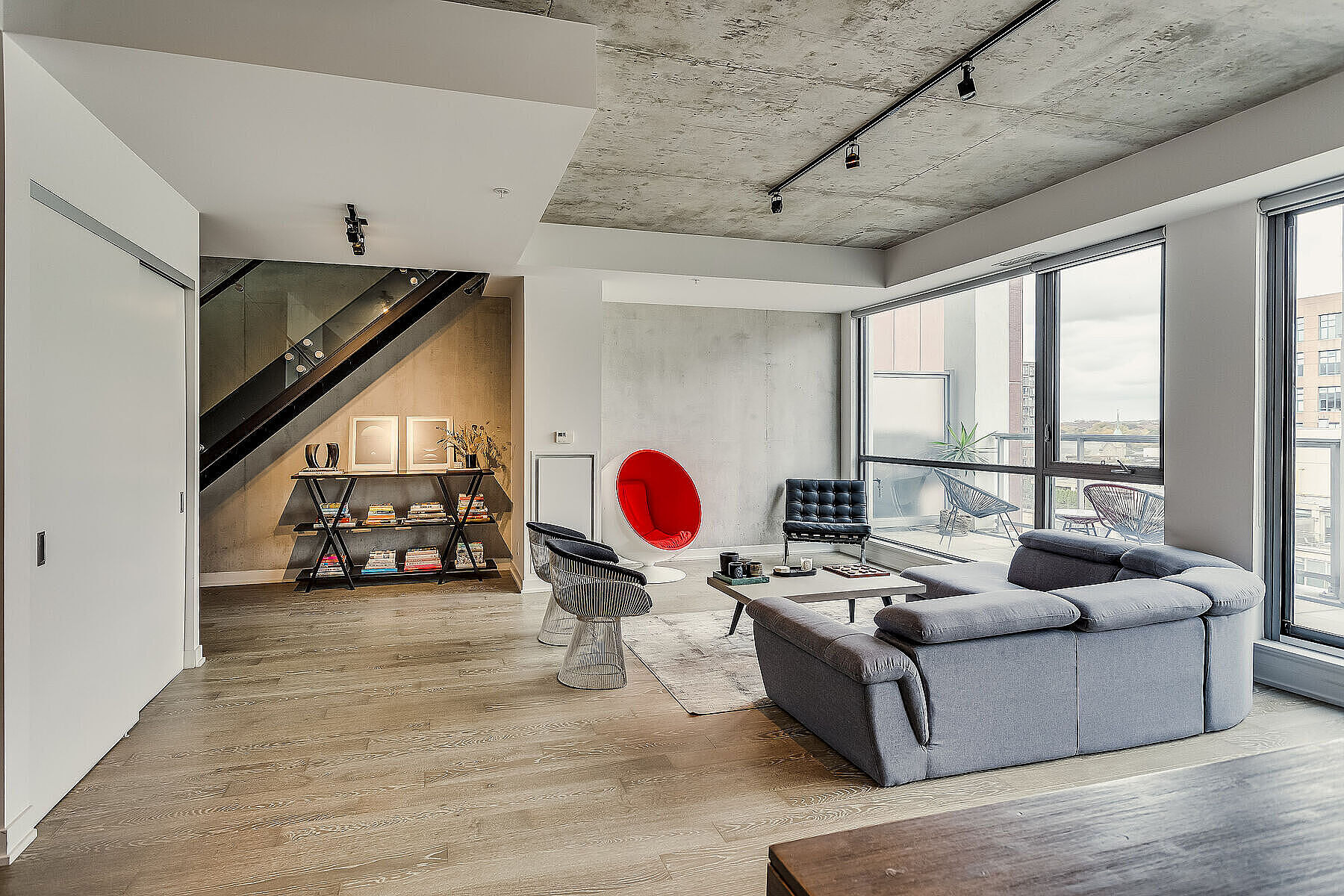  Sophisticated and Spacious - 物件實景