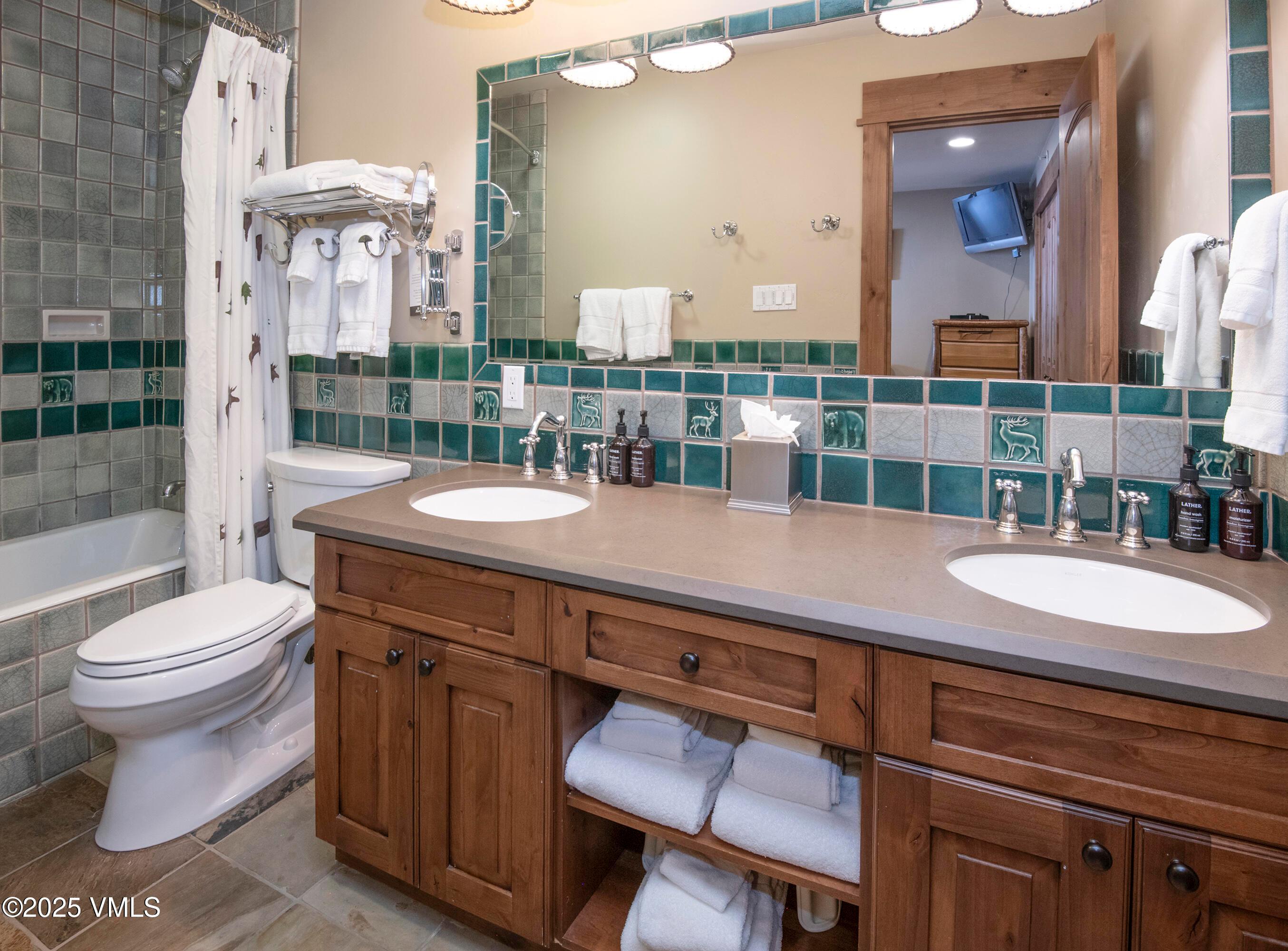 Vail, Colorado, 81657, United States, 2 Bedrooms Bedrooms, ,2 BathroomsBathrooms,Residential,For Sale,1849878