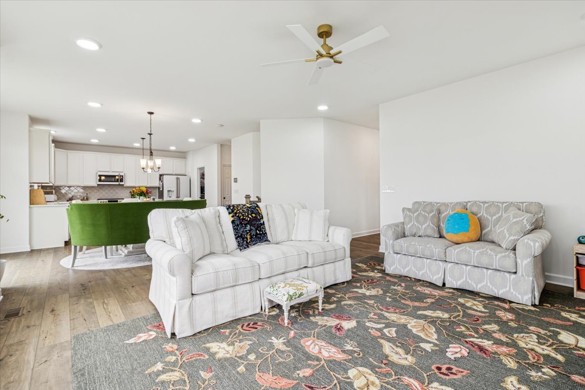 Plainfield, Illinois, 60544, United States, 3 Bedrooms Bedrooms, ,3 BathroomsBathrooms,Residential,For Sale,1967052