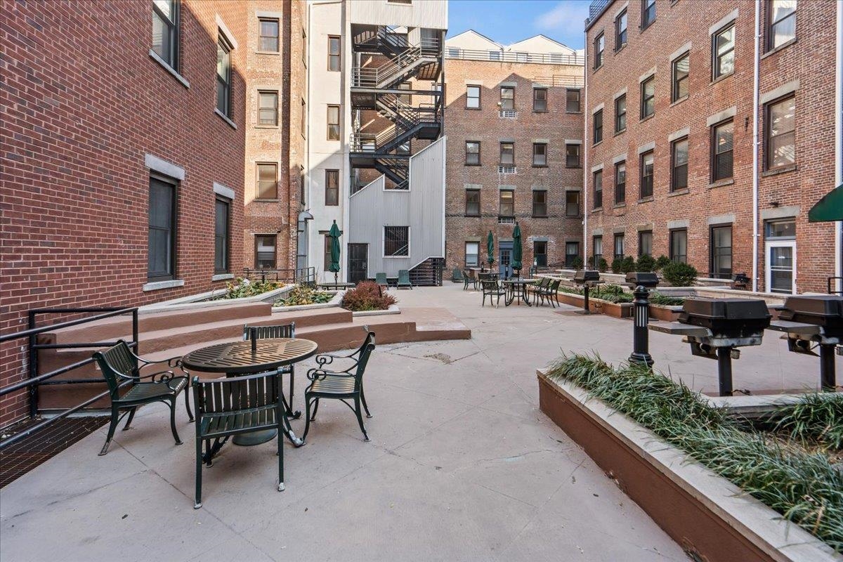 Jersey City, New Jersey, 07302, United States, 1 Bedroom Bedrooms, ,2 BathroomsBathrooms,Residential,For Sale,1949744