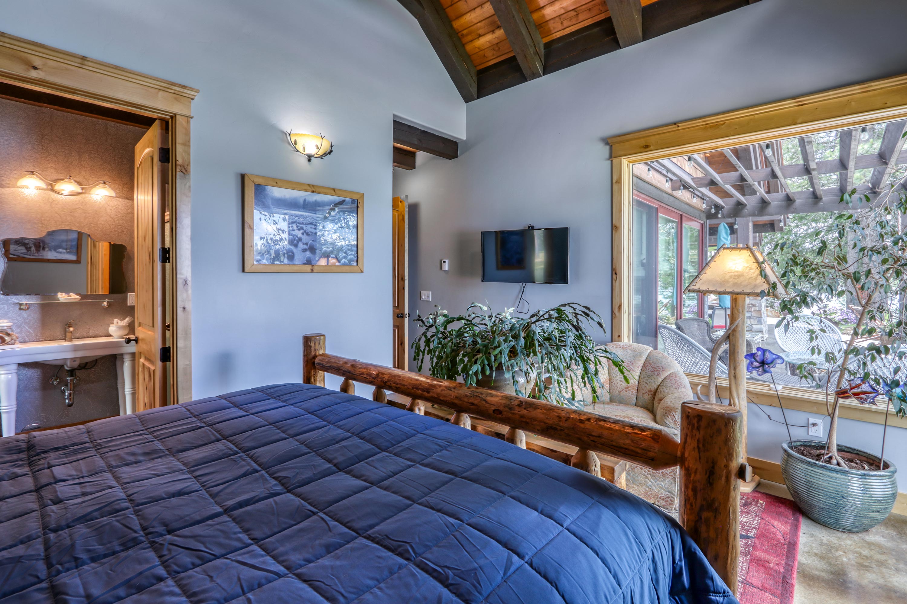 Sandpoint, Idaho, 83864, United States, 2 Bedrooms Bedrooms, ,4 BathroomsBathrooms,Residential,For Sale,1806623