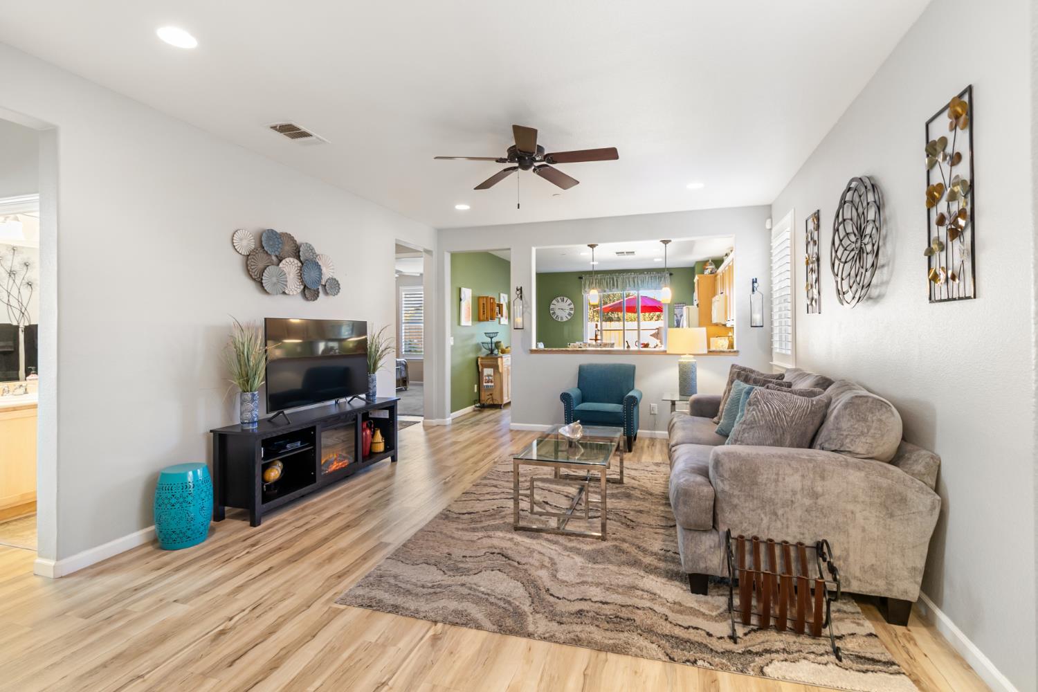 Elk Grove, California, 95757, United States, 2 Bedrooms Bedrooms, ,2 BathroomsBathrooms,Residential,For Sale,1989569