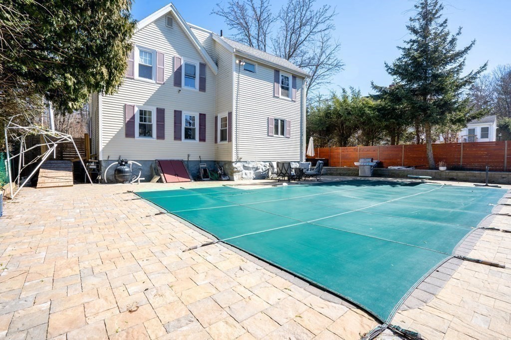 Milton, Massachusetts, 02186, United States, 3 Bedrooms Bedrooms, ,2 BathroomsBathrooms,Residential,For Sale,1921891