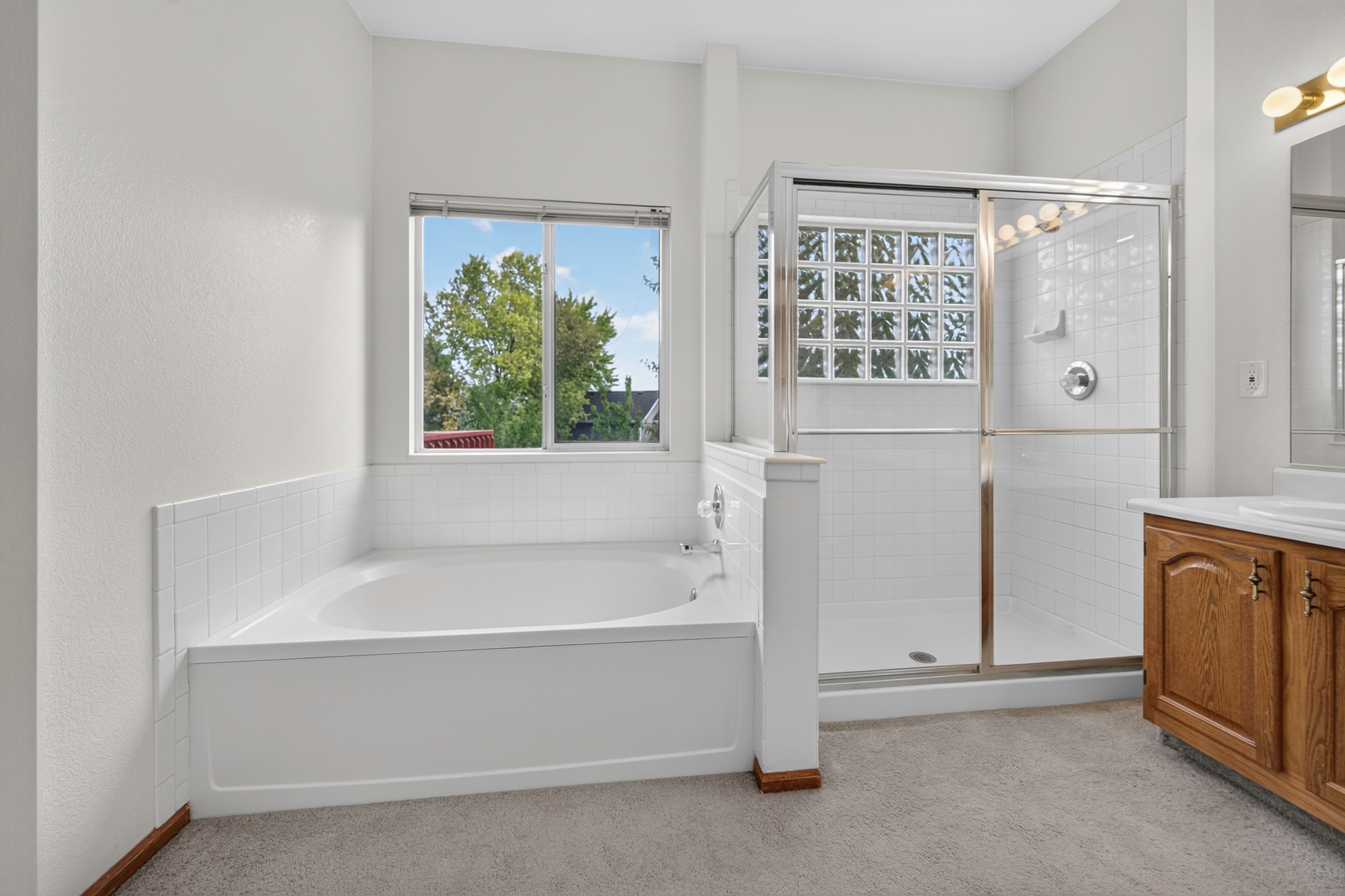  Lovingly Maintained Home in the Highly Sought-After Hunters Glen Community - 物件實景