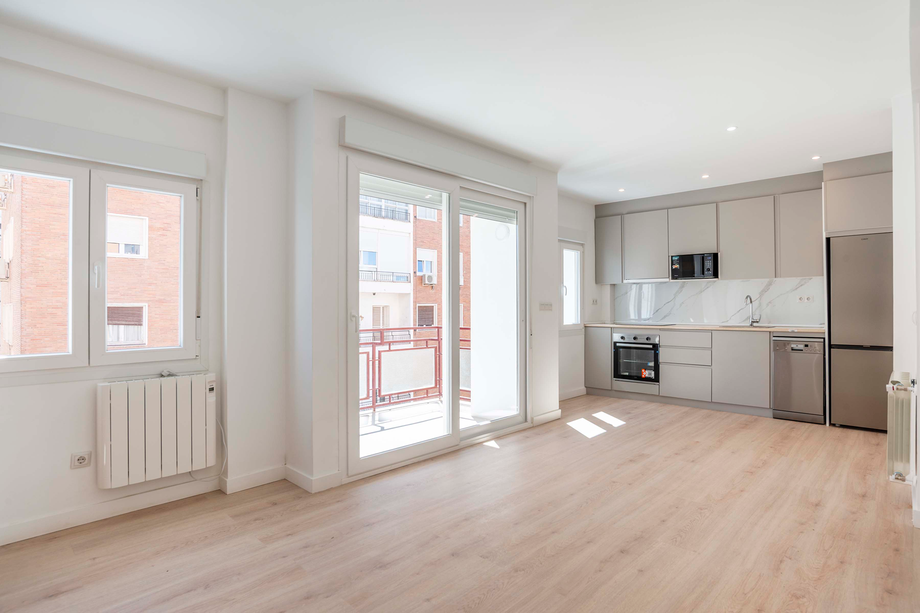  2-bedroom flat with small terrace, renovated and ready to move in - 物件實景