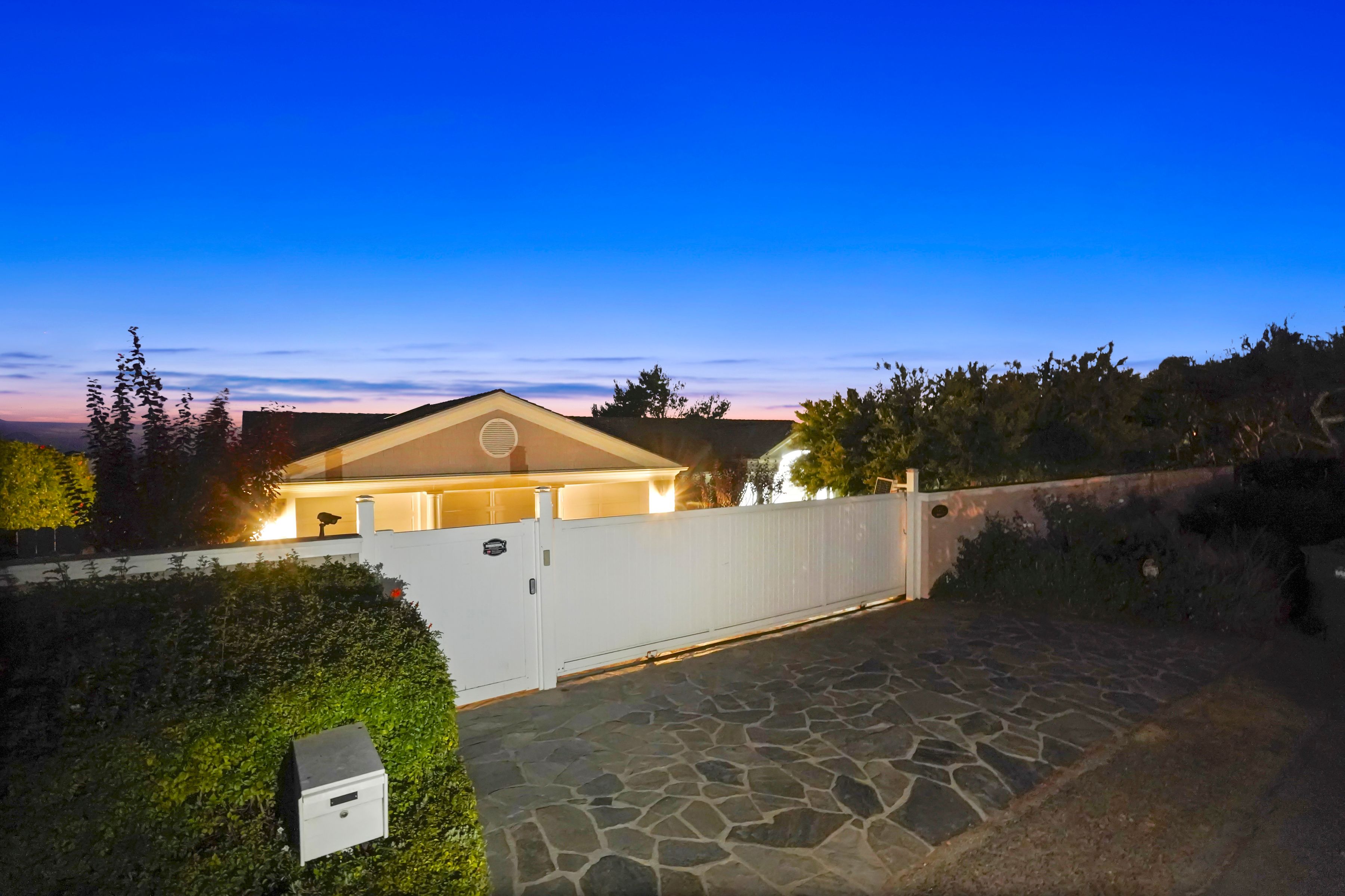  7335 Birdview Avenue - 物件實景