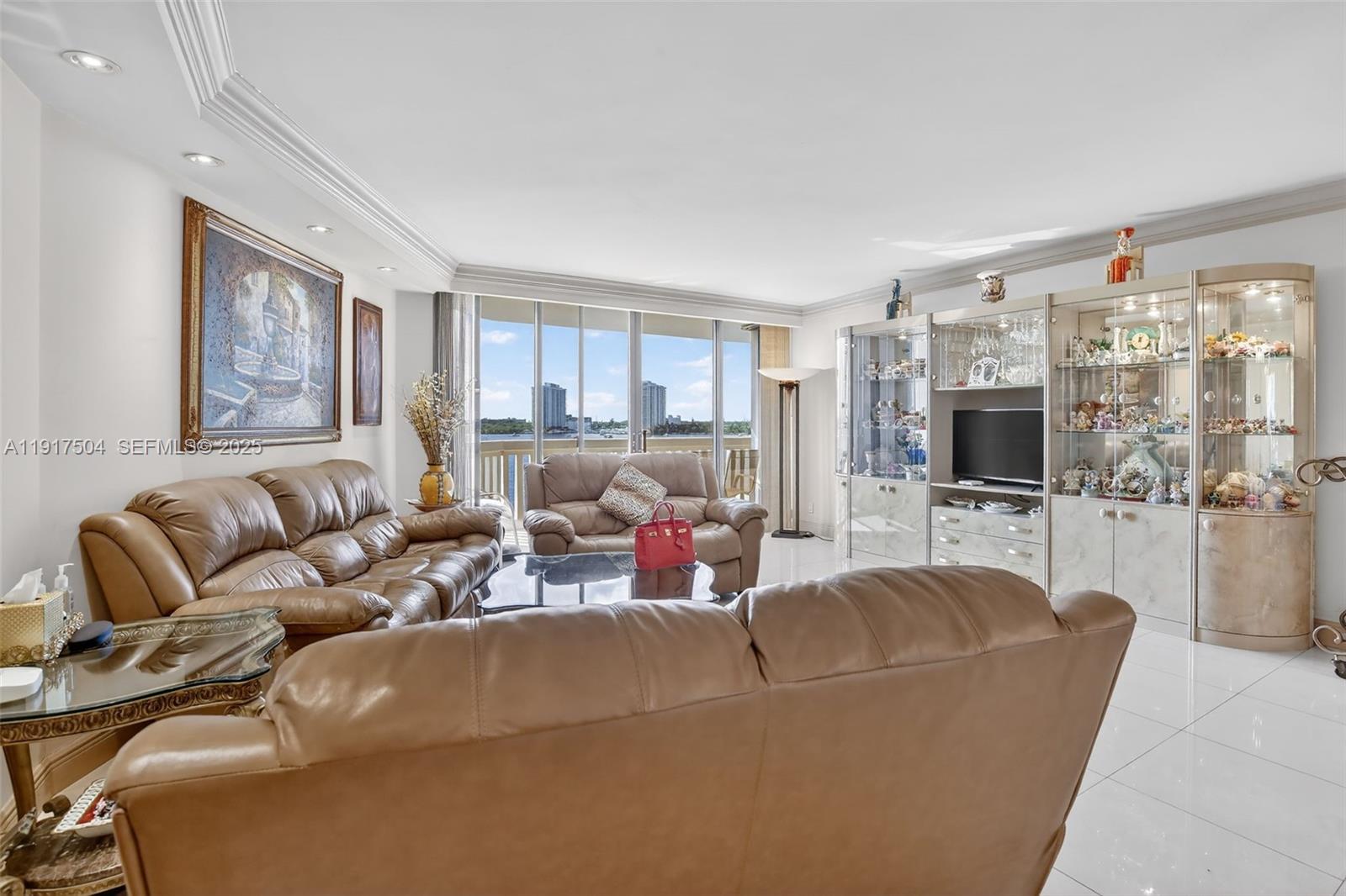 Aventura, Florida, 33160, United States, 3 Bedrooms Bedrooms, ,3 BathroomsBathrooms,Residential,For Sale,1997076