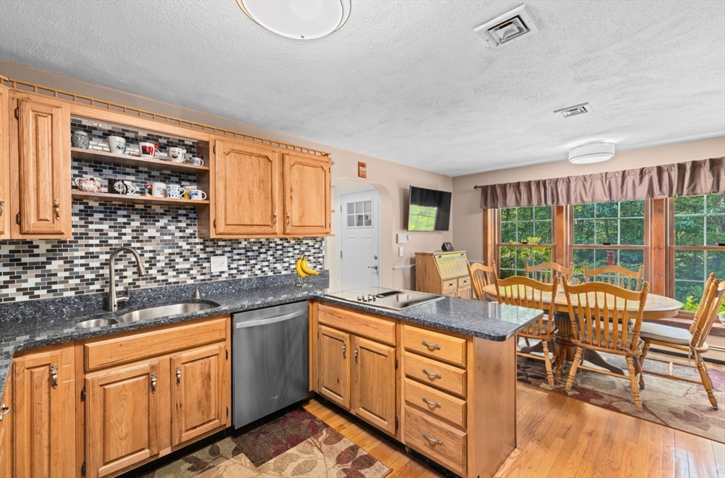 Braintree, Massachusetts, 02184, United States, 5 Bedrooms Bedrooms, ,4 BathroomsBathrooms,Residential,For Sale,1857635