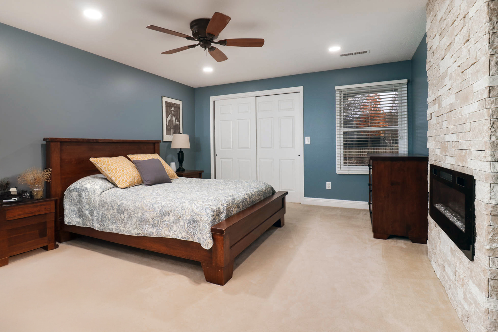 Bloomington, Illinois, 61704, United States, 5 Bedrooms Bedrooms, ,4 BathroomsBathrooms,Residential,For Sale,1991973