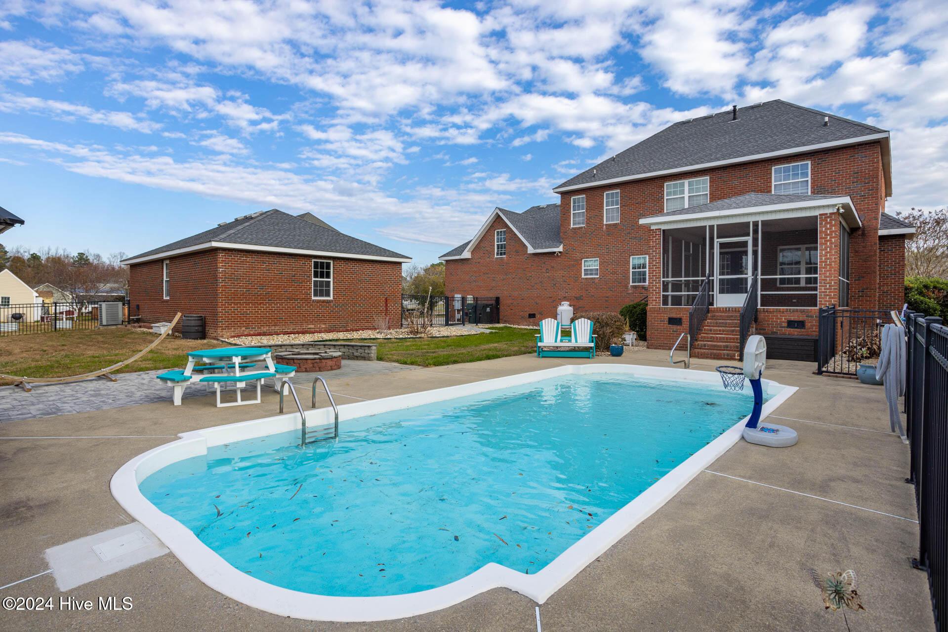 Currituck, North Carolina, 27929, United States, 4 Bedrooms Bedrooms, ,4 BathroomsBathrooms,Residential,For Sale,1849903
