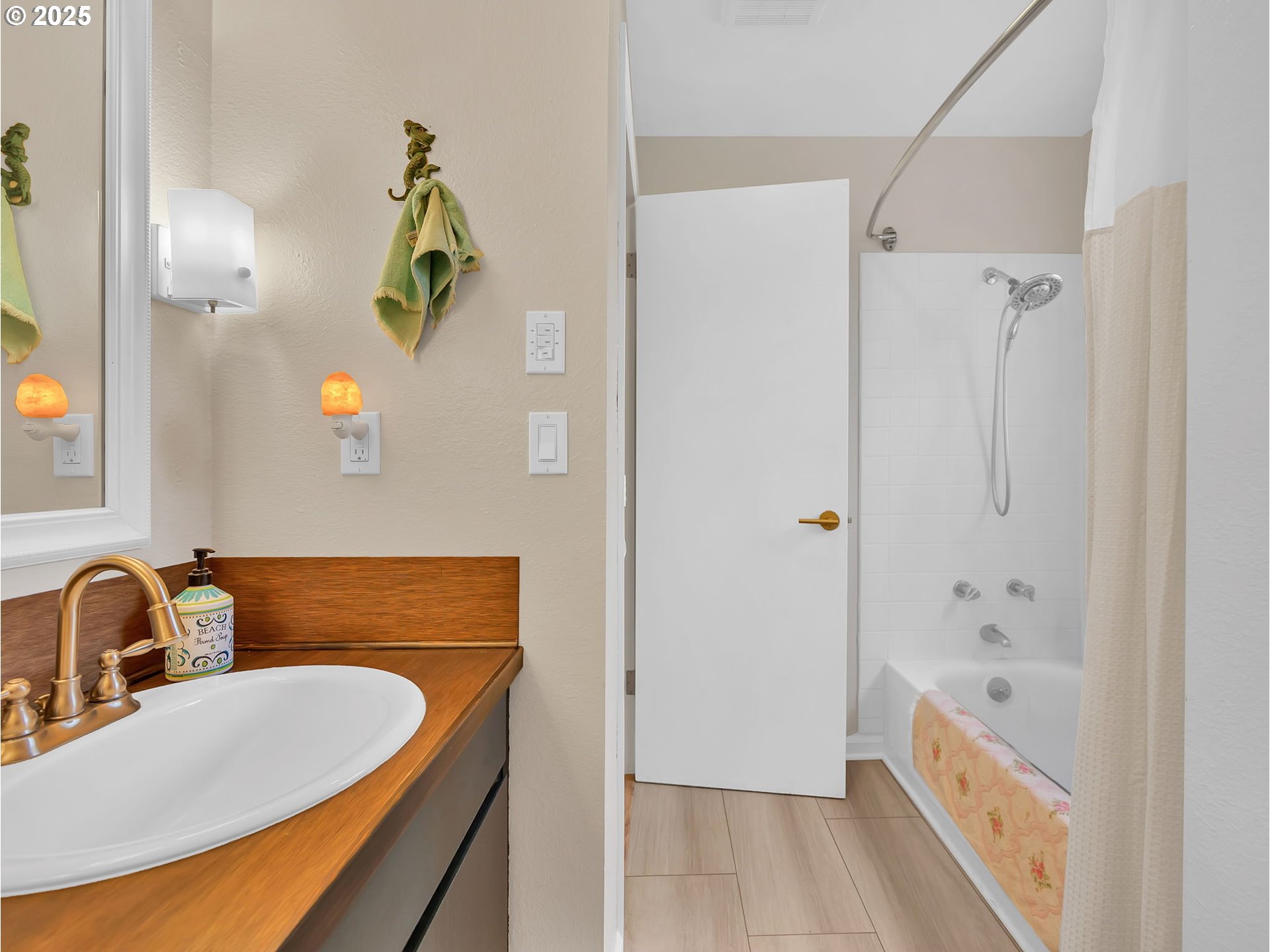 Estacada, Oregon, 97023, United States, 3 Bedrooms Bedrooms, ,2 BathroomsBathrooms,Residential,For Sale,2007742