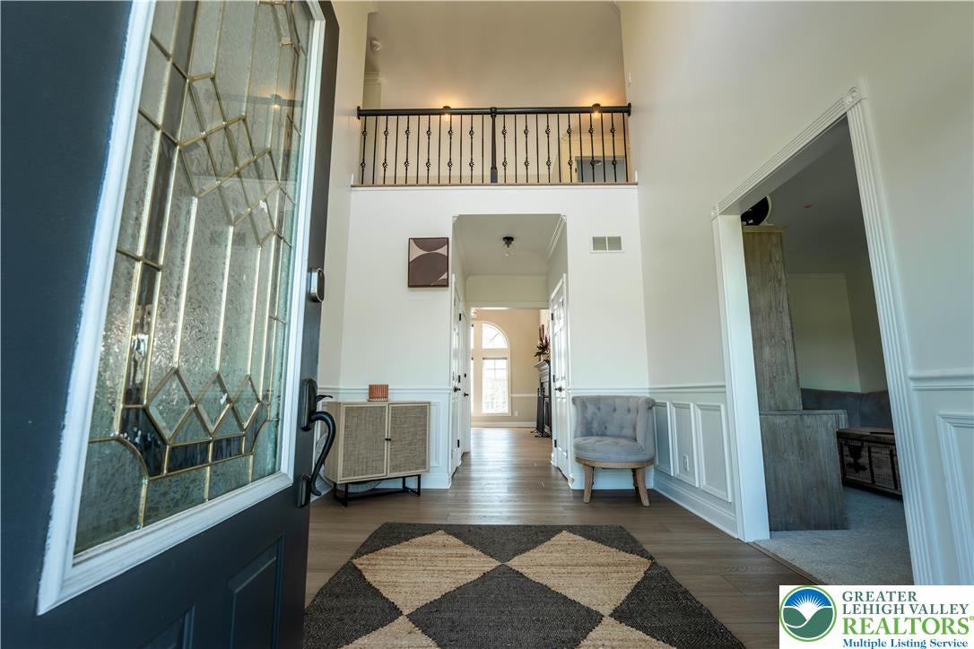 Bushkill Twp, Pennsylvania, 18064, United States, 14 Bedrooms Bedrooms, ,9 BathroomsBathrooms,Residential,For Sale,1903016