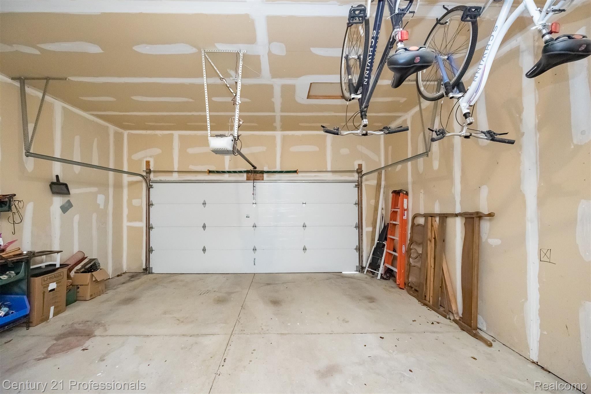 Macomb, Michigan, 48044, United States, 4 Bedrooms Bedrooms, ,3 BathroomsBathrooms,Residential,For Sale,1997727