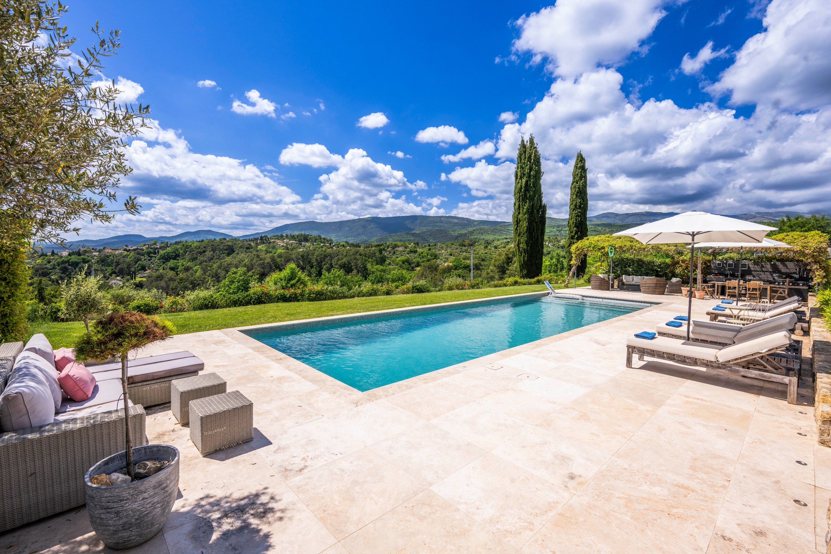  Exquisite stone bastide with panoramic views near Terre Blanche golf in Tourret… - 物件實景