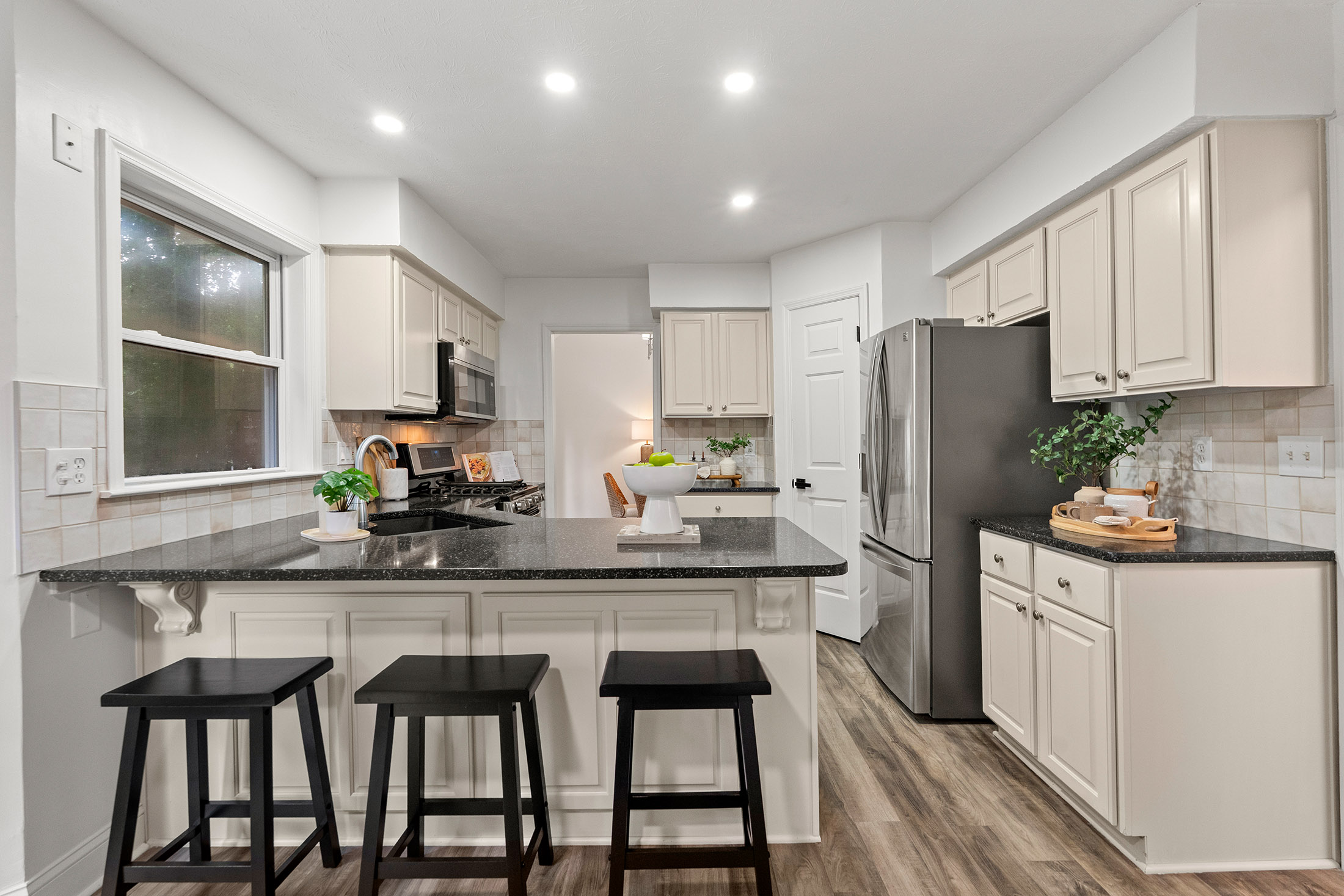  Exceptional Value in Mannings Ridge with Major Updates Throughout - 物件實景